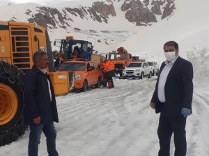 Çığ Nedeniyle 42 Kişinin Hayatını Kaybettiği Bahçesaray Yolu Ulaşıma Açıldı