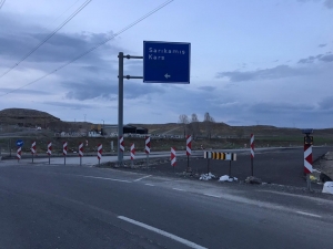 Horasan-karakurt-kağızman Yolu Trafiğe Kapatıldı