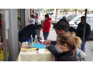 İçeri Müşteri Almıyor, Siparişler Not Kağıtlarıyla İletiliyor