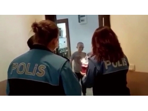 Polislerden Evden Çıkamayan Gökalp’e Sürpriz Doğum Günü