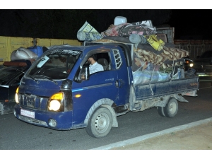 Afrin’den Gelen 150 Konvoyluk Araç Türkiye Üzerinden Suriye’ye Geçti