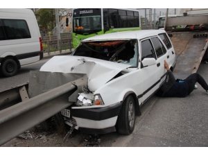 D100’de Otomobil Bariyerlere Ok Gibi Saplandı: 2 Yaralı