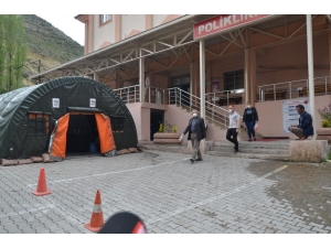 Uludere Kaymakamlığından Örnek Davranış, Taburcu Olan Hastalar Özel Araçla Evlerine Bırakılıyor