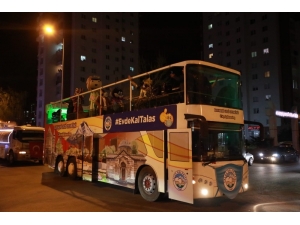 Belediyeden Vatandaşlara Hem Temizlik Hem Konser