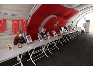 Hdp Önündeki Ailelerin Evlat Nöbeti Devam Ediyor