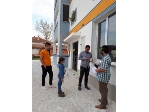 Kendi Küçük Yüreği Büyük