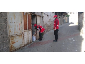 Kızılay’dan 100 Aileye Gıda Yardımı