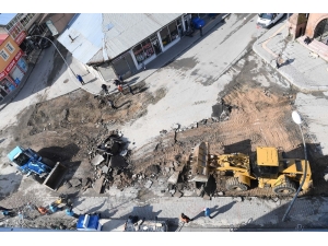 Muş Belediyesinin Asfalt Çalışmaları Sürüyor