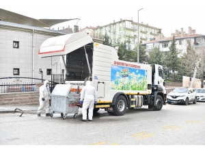 Mamak’ta Çöp Konteynırlarına Dezenfektanlı Özel Temizlik