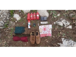 Siirt’te Pkk’lı Teröristlere Ait Sağlık Ve Giyim Malzemesi Ele Geçirildi