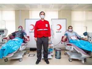 İmmün Plazma Bağışçılarına Kızılay’dan Madalya