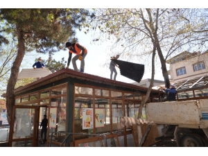 Aile Çay Bahçesindeki Yıkım Çalışmaları Başladı