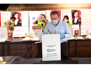 Başkan Böcek Gıda Kolisi Hazırladı