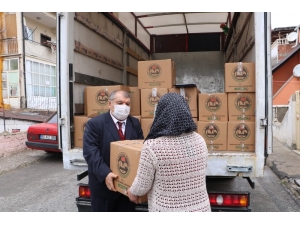 Vakıflar Bölge Müdürlüğü’nden 300 Aileye Erzak Yardımı