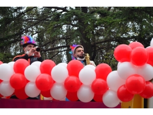 Müzik Kamyonuyla Eğlendiler