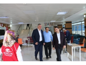 Başkan Turanlı, Gençleri Tebrik Etti