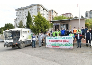 Çiğli Atatürk Mahallesinde Köşe Bucak Temizlik