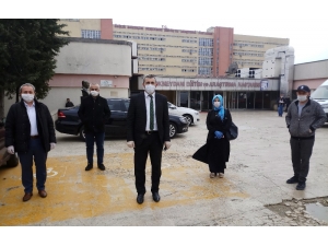 Korona Virüs İle Mücadele Eden Sağlık Çalışanlarına Sarma İkramı