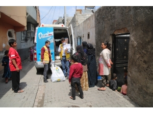 İhtiyaç Sahibi Ailelerin Siparişleri Evlerinde Teslim Ediliyor