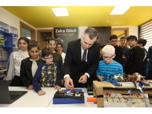 Zeka Gücü Öğrencilerinden Sağlık Çalışanlarına 3d Destek