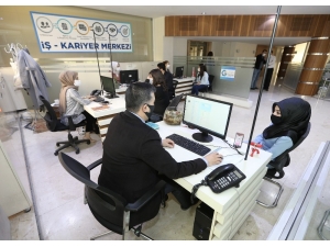 İş Ve Kariyer Merkezi İstihdamda Büyük Rol Oynuyor
