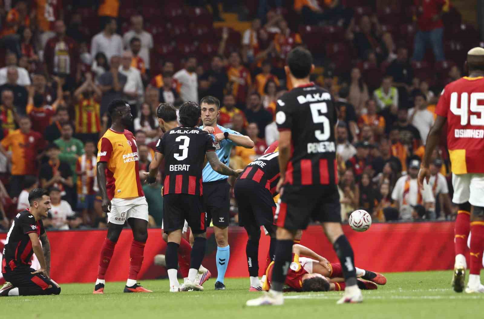 super-lig-de-yeni-sezonun-ilk-kirmizi-karti-alexandros-kyziridis-e-cikti