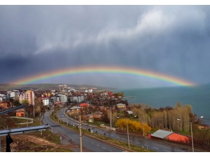 Ahlat’taki Gökkuşağı Hayranlık Uyandırdı