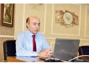 Dü Rektörü Gül Online Olarak Öğrencilerle Sohbet Etti