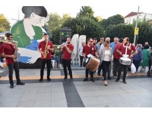 İzmit Caddeleri Pencerelerden, Çocuk Sesleriyle Şenlenecek