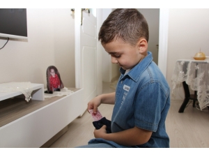 7 Yaşındaki Alperen Harçlıklarını ’Milli Dayanışma’ İçin Bağışladı