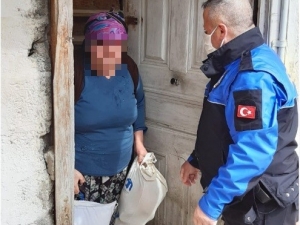 Hayırseverin Yardımlarını Polis Ekipleri Dağıttı