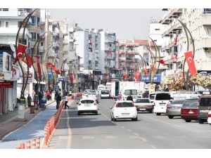 Aliağalılar, 23 Nisan Coşkusunu Balkonlarında Yaşayacak