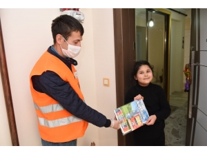 Altındağlı Çocuk Ve Gençlerin Evlerine Kitap Hizmeti