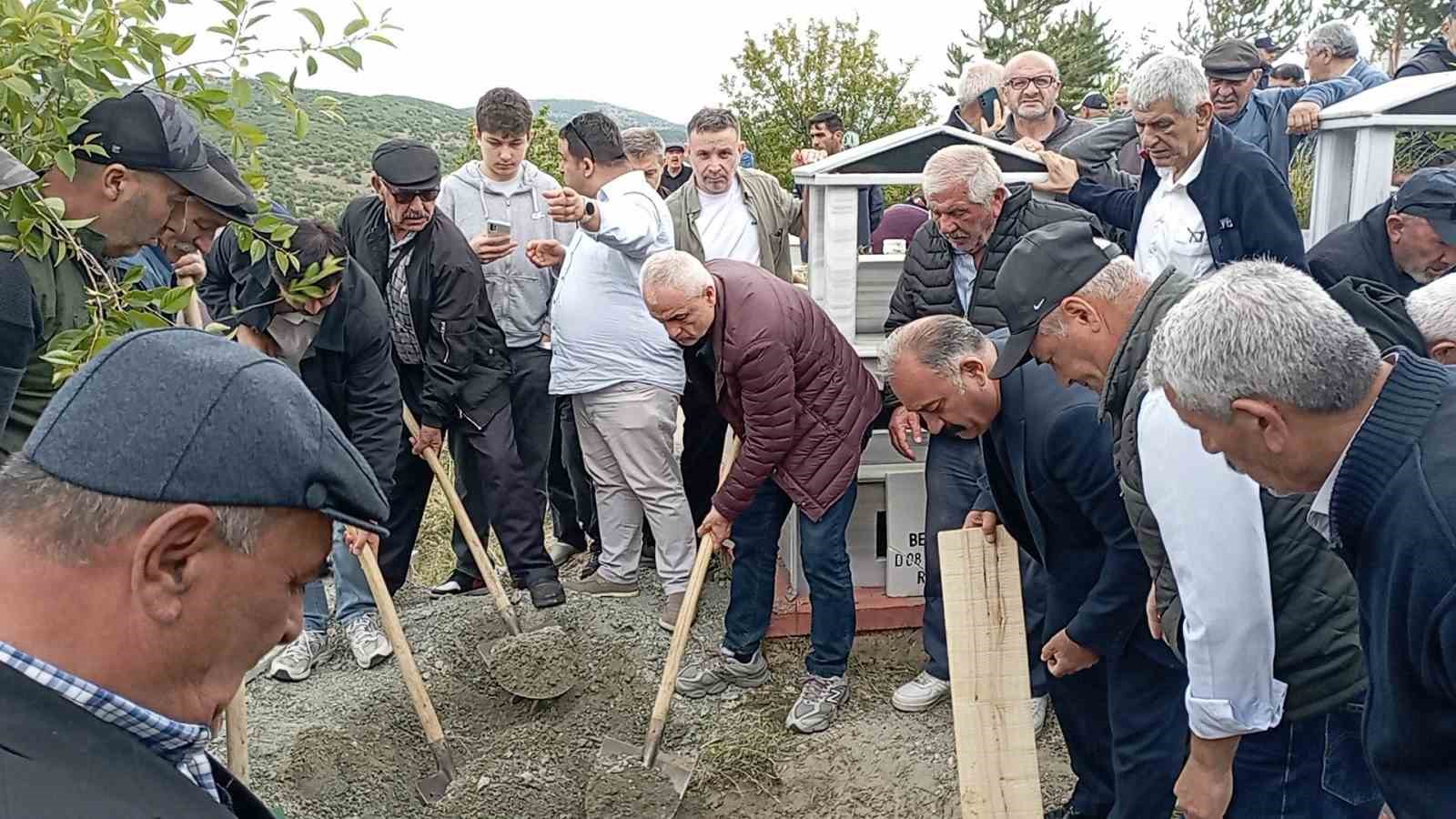 riza-calimbay-in-annesi-son-yolculuguna-ugurlandi