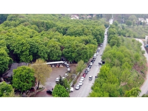 Bursa’da Korona Kısıtlaması Öncesi Kilometrelerce Su Kuyruğu