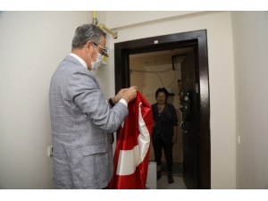 Başkan Arda’dan Bayrak Sürprizi