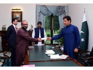 Korona Virüs Hastasıyla Temas Eden Başbakan Han’a Covid-19 Testi Yapıldı