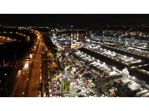 Bayrampaşa Sebze Hali’nde Oluşan Kilometrelerce Kuyruk Havadan Görüntülendi