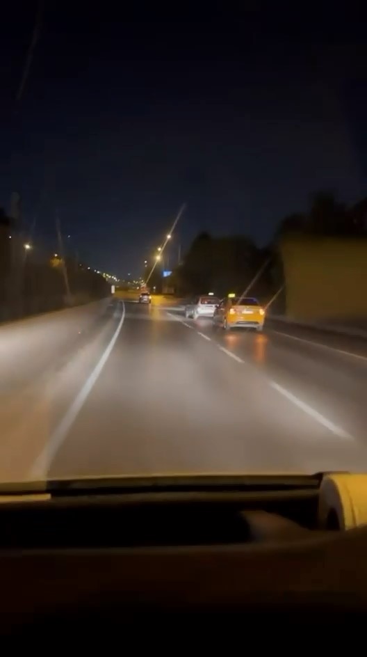taksiciler-araci-kiskaca-aldi-tehlikeli-anlar-kamerada