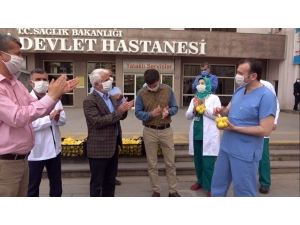 Sağlık Çalışanlarına Limonlu, Alkışlı Moral