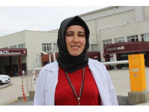 20 Gündür Çocuklarını Görmeyen Doktordan Duygulandıran Şiir