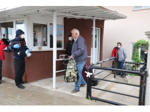 Afyonkarahisar’da Karantina Altındaki 511 Vatandaş Memleketlerine Uğurlandı