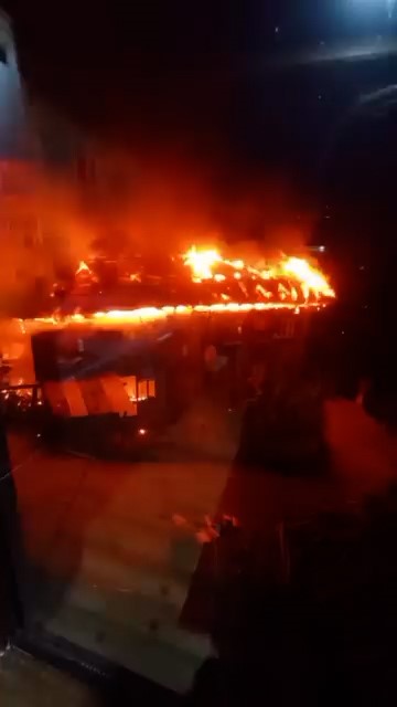 rize-de-bir-evde-cikan-yangin-mahalle-sakinlerince-sonduruldu