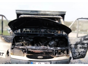 Seyir Halindeki Kamyonet Yandı