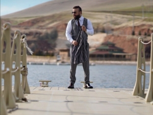 Model Hikmat Kucher 100 Aileye Gıda Yardımında Bulundu