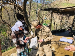 Batman’da Jandarma Ekipleri Vatandaşların Yardımına Koşuyor