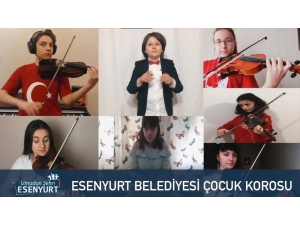 Esenyurt’ta Çocuklara Çiçek Ve Bayrak Sürprizi