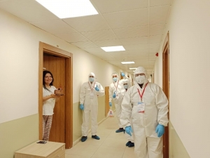 Kars’a Yurt Dışından Gelen Ebru’ya Doğum Günü Sürprizi