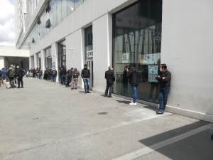 Sokağa Çıkma Kısıtlamasına Saatler Kalan Metrelerce ‘Seyahat İzin’ Sırası