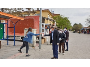 Kızıldaş Pazarda Maske Dağıttı